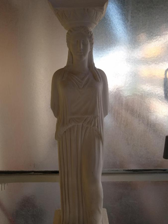 Acropolis Within 10 Minutes Walk! Classical Apartment And A Hostess At Your Side! Athena Bagian luar foto
