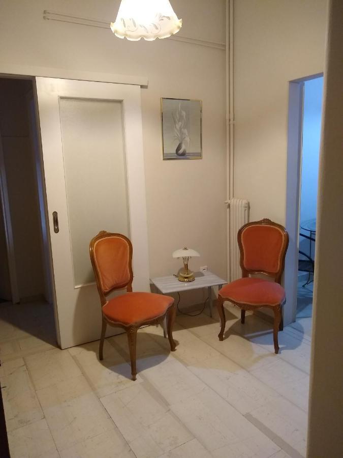 Acropolis Within 10 Minutes Walk! Classical Apartment And A Hostess At Your Side! Athena Bagian luar foto